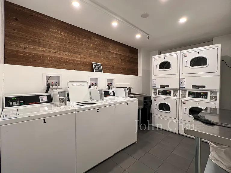 95 Sutherland Rd #2D — Photo 35