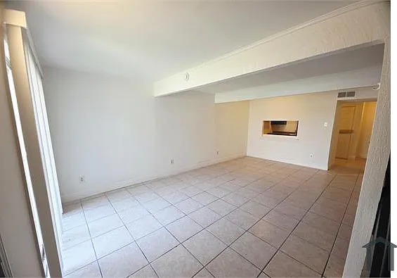 3315 Kabel Dr — Photo 2