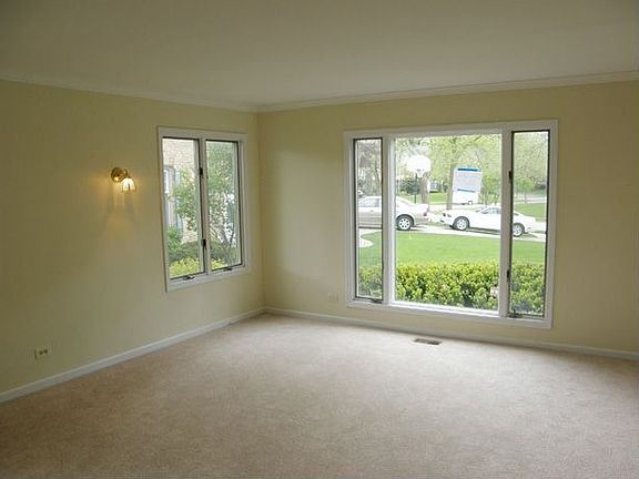 3rd image of 326 Branchwood Ct