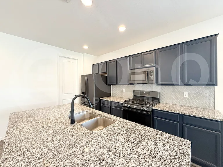 349 E Hawaii Dr — Photo 5