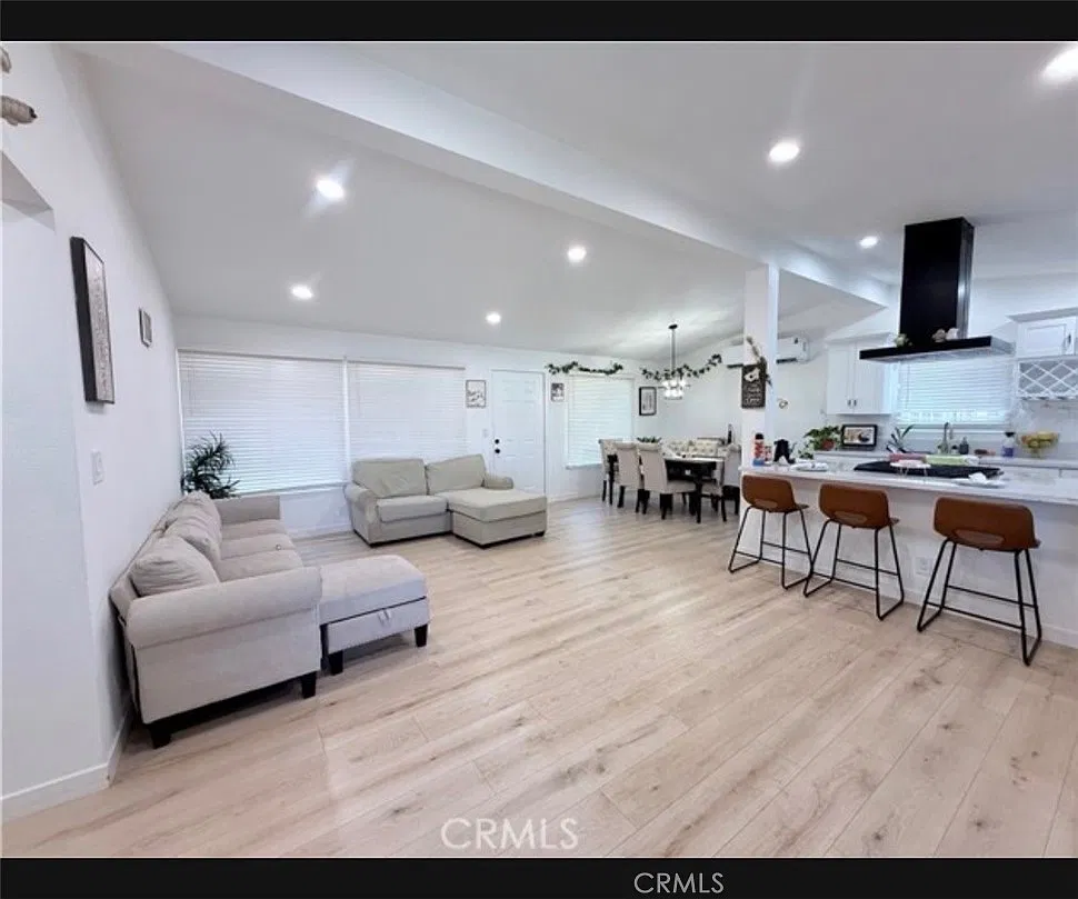 3 bed, 1216 sqft, $3,500 — Photo 4