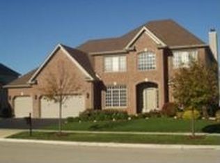 534 W Thornwood Dr, South Elgin, IL 60177