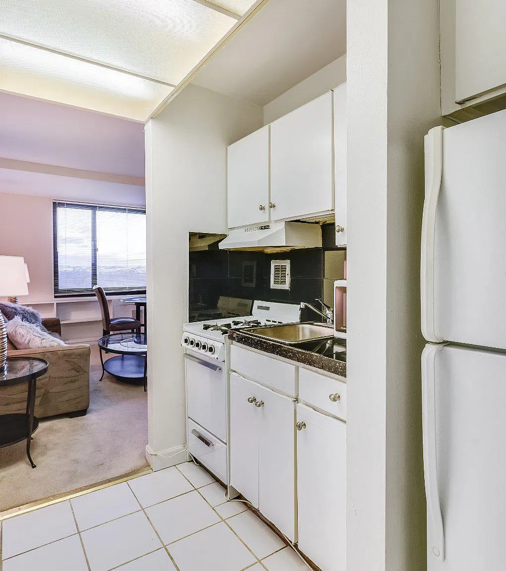 Studio, 1.0 bath, 401 sqft, $1,900 — Photo 2