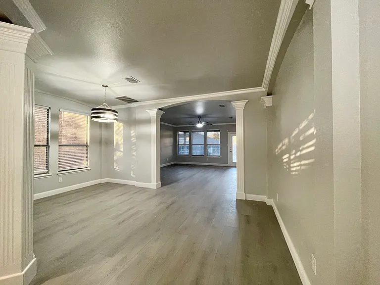 813 Lake Forest Trl — Photo 9