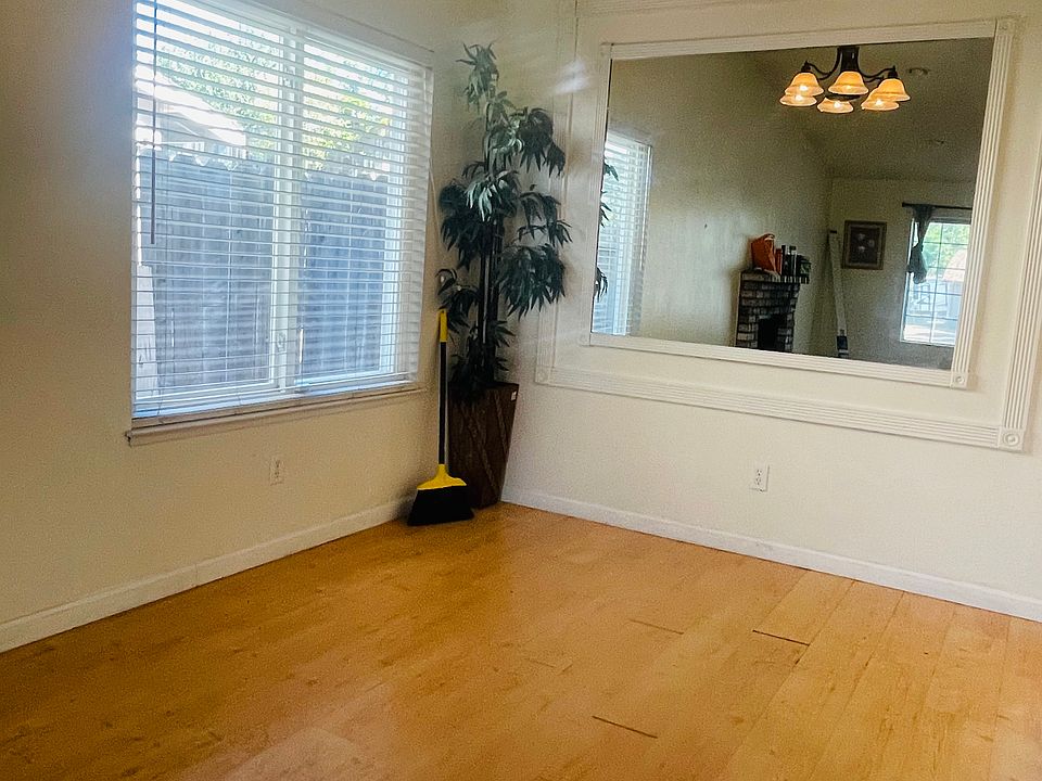1st image of 341 Lorenz Dr
