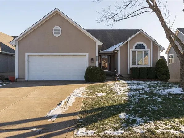913 SW Lauren Ct, Lees Summit, MO 64081