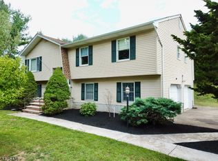 142 Big Spring Rd, Hamburg, NJ 07419