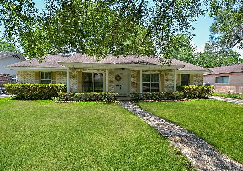 Charming 1 story home in Maplewood South