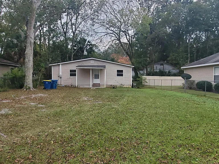 2112 Tuskegee Rd — Photo 1