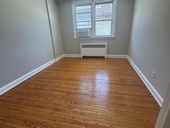 4th image of 4439 Teesdale St