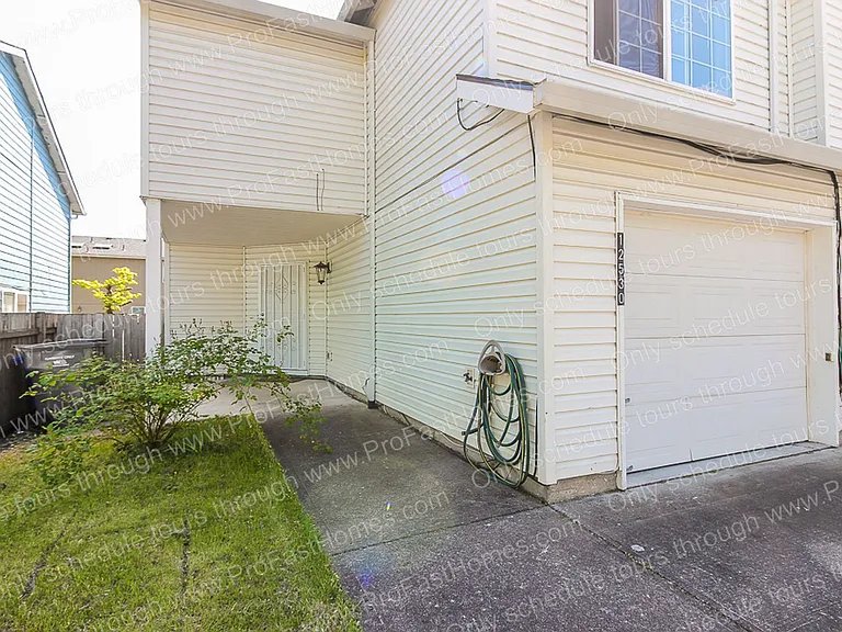12530 SE Taggart St — Photo 2