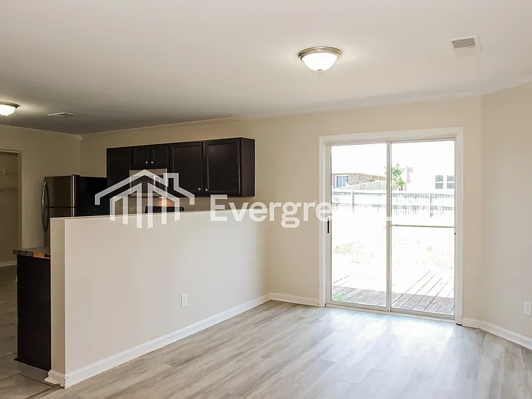 3193 Castlecreek Dr SW — Photo 4