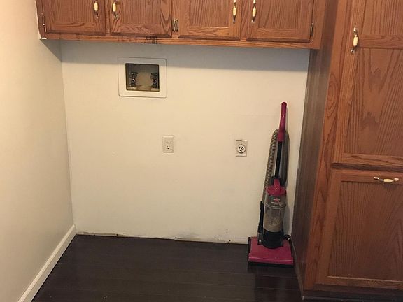 5th image of 329 Pam St
