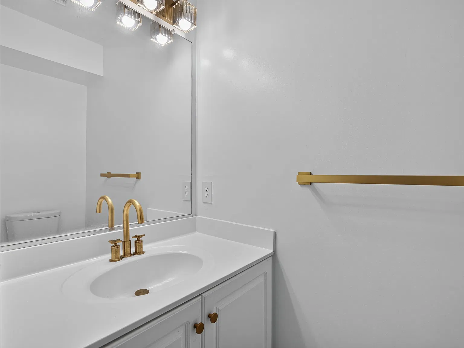 3 bed, 2.5 bath, 1455 sqft, $3,400 — Photo 2