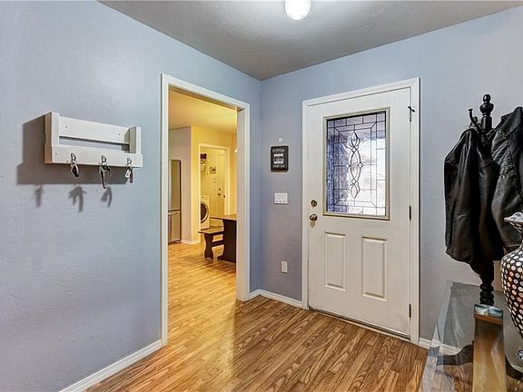2nd image of 520 SE 26th Cir