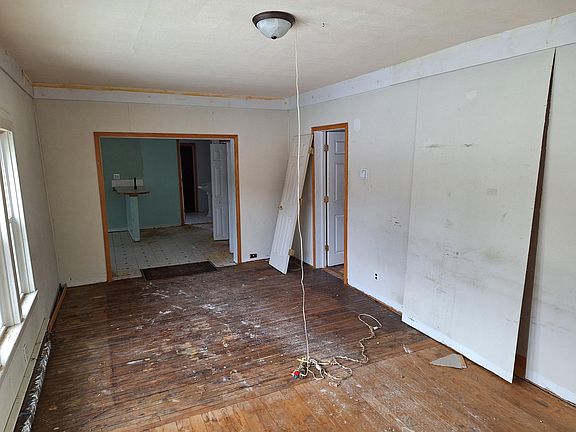 5th image of 1160 E Pine Hill Ave
