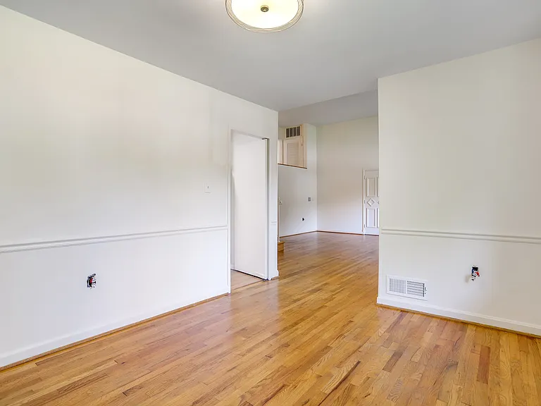 4516 Gretna St — Photo 7
