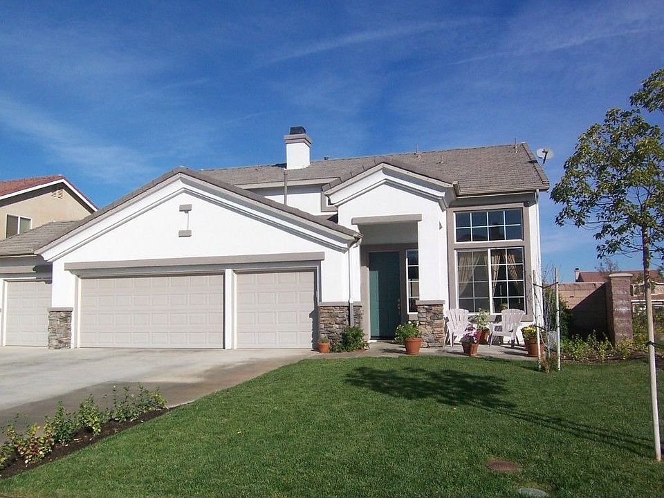 Beautiful 5 Bedroom Pool Home