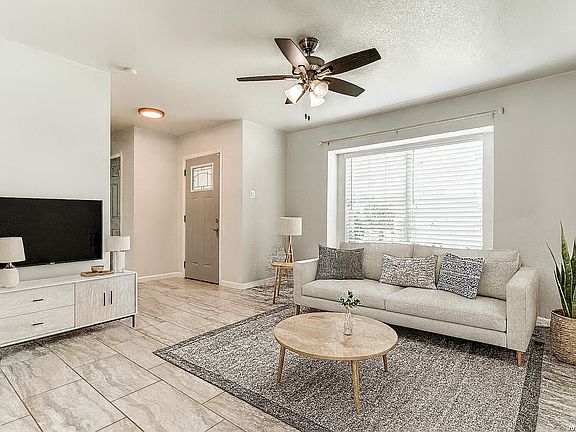 3rd image of 4439 Tropical Dr.