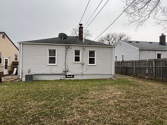 4th image of 622 Mayflower Ave