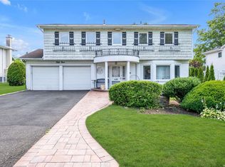 59 Knolls Dr N, New Hyde Park, NY 11040