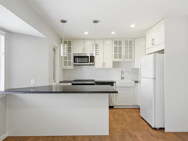 1704 Cherry Orchard Dr — Photo 8