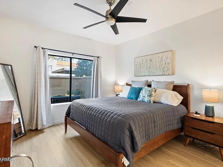 1017 E Maryland Ave #116 — Photo 14