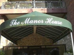 24120 Northern Blvd APT 6M, Douglaston, NY 11362