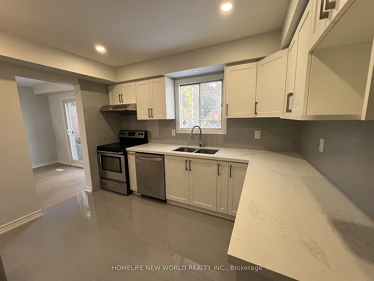91 Campania Cres — Photo 18