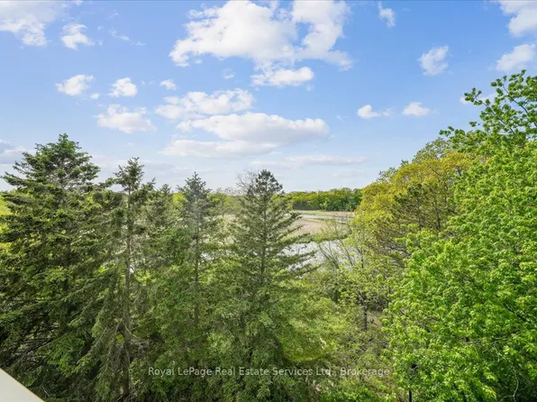 2511 Lakeshore Rd W #405, Oakville, ON L6L 6L9