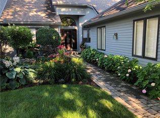 36 Woodcliff Ter, Fairport, NY 14450