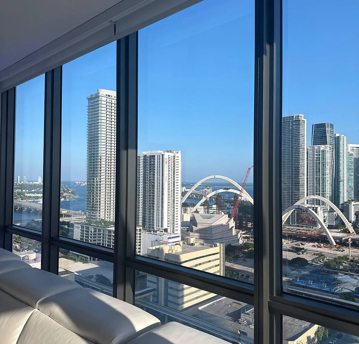 2 bed, 2.0 bath, 1055 sqft, $4,200 — Photo 3