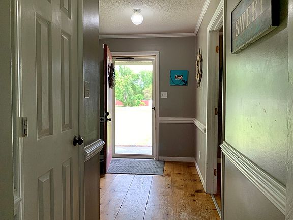 3rd image of 411 S Cottonwood Dr