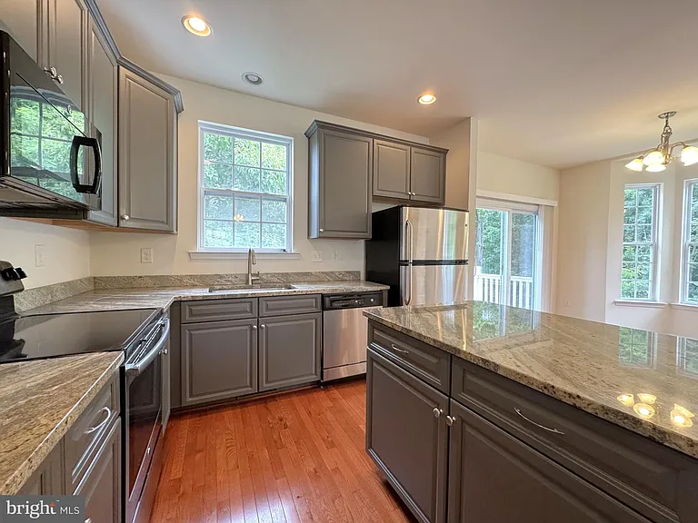 3639 Glouster Dr — Photo 8