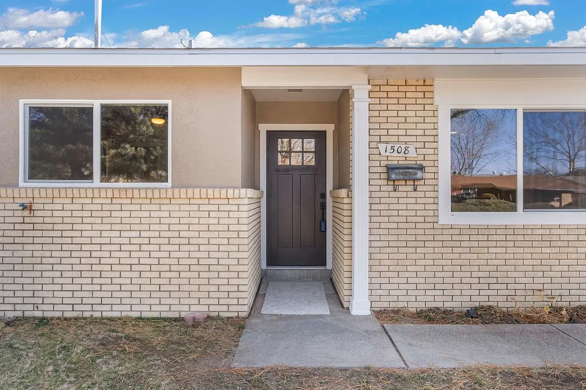 3 bed, 2.0 bath, 1554 sqft, $2,200 — Photo 2
