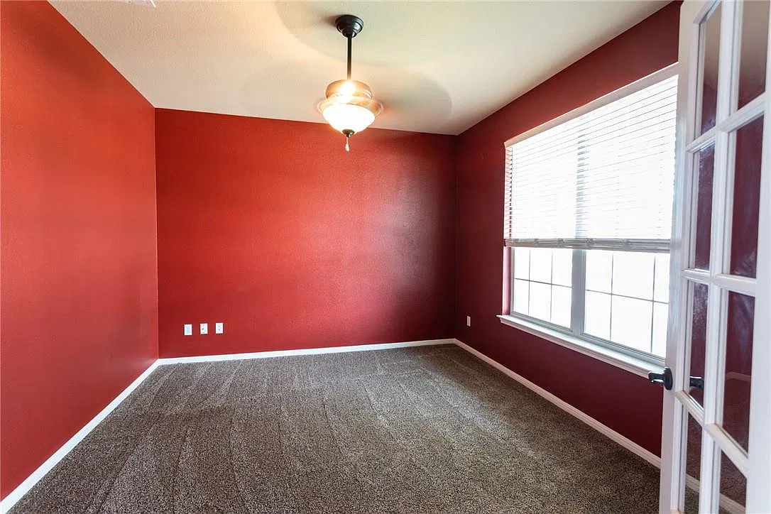 5 bed, 3.0 bath, 2761 sqft, $2,800 — Photo 3