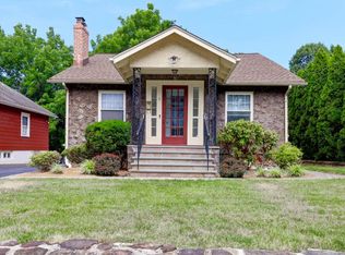 12 Wootton Rd, Essex Fells, NJ 07021