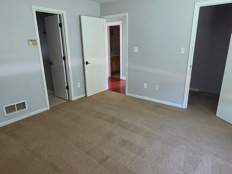 715 SW Graystone Dr — Photo 10