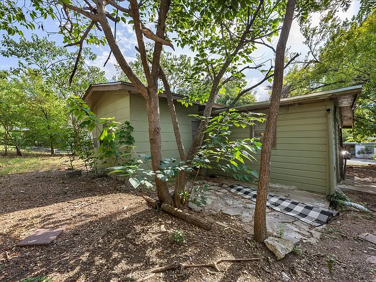 1409 Clifford Ave — Photo 24