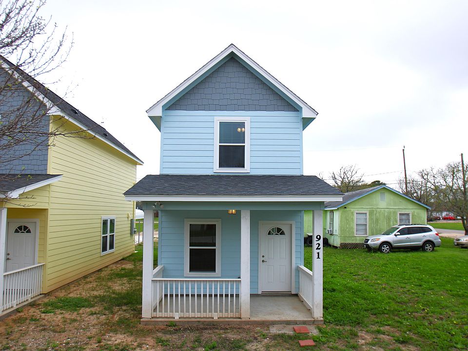 1st image of 921 N Avenue C
