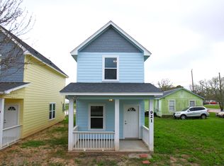 921 N Avenue C, Freeport, TX 77541