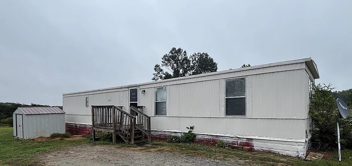 2 bed, 1.5 bath, 825 sqft, $950 — Photo 1