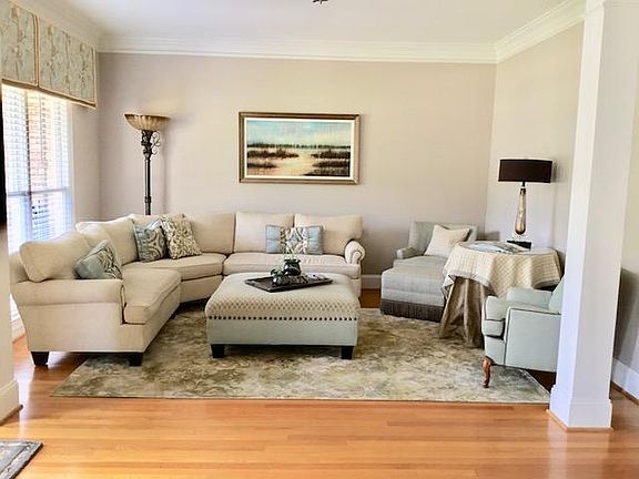 4th image of 26 Winterberry Ct