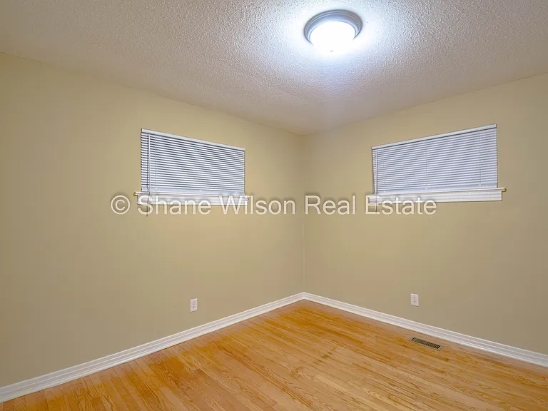 804 Henderson Ave — Photo 14