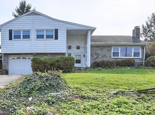 453 Longfellow Dr, Lancaster, PA 17602