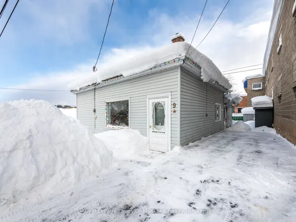 9 Caroline St E, Huntsville, ON P1H 2B3