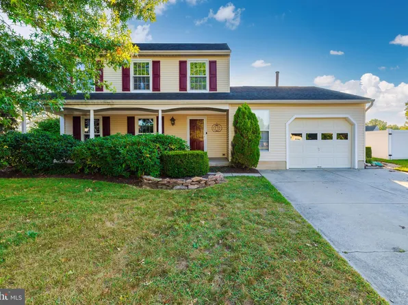 6 Snowfield Dr, Glassboro, NJ 08028