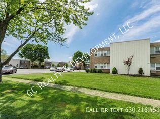 229 Uteg St APT 4, Crystal Lake, IL 60014