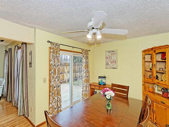 3rd image of 15 Lexington Dr