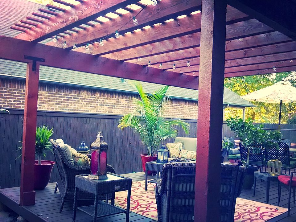 "Backyard room" deck-pergola